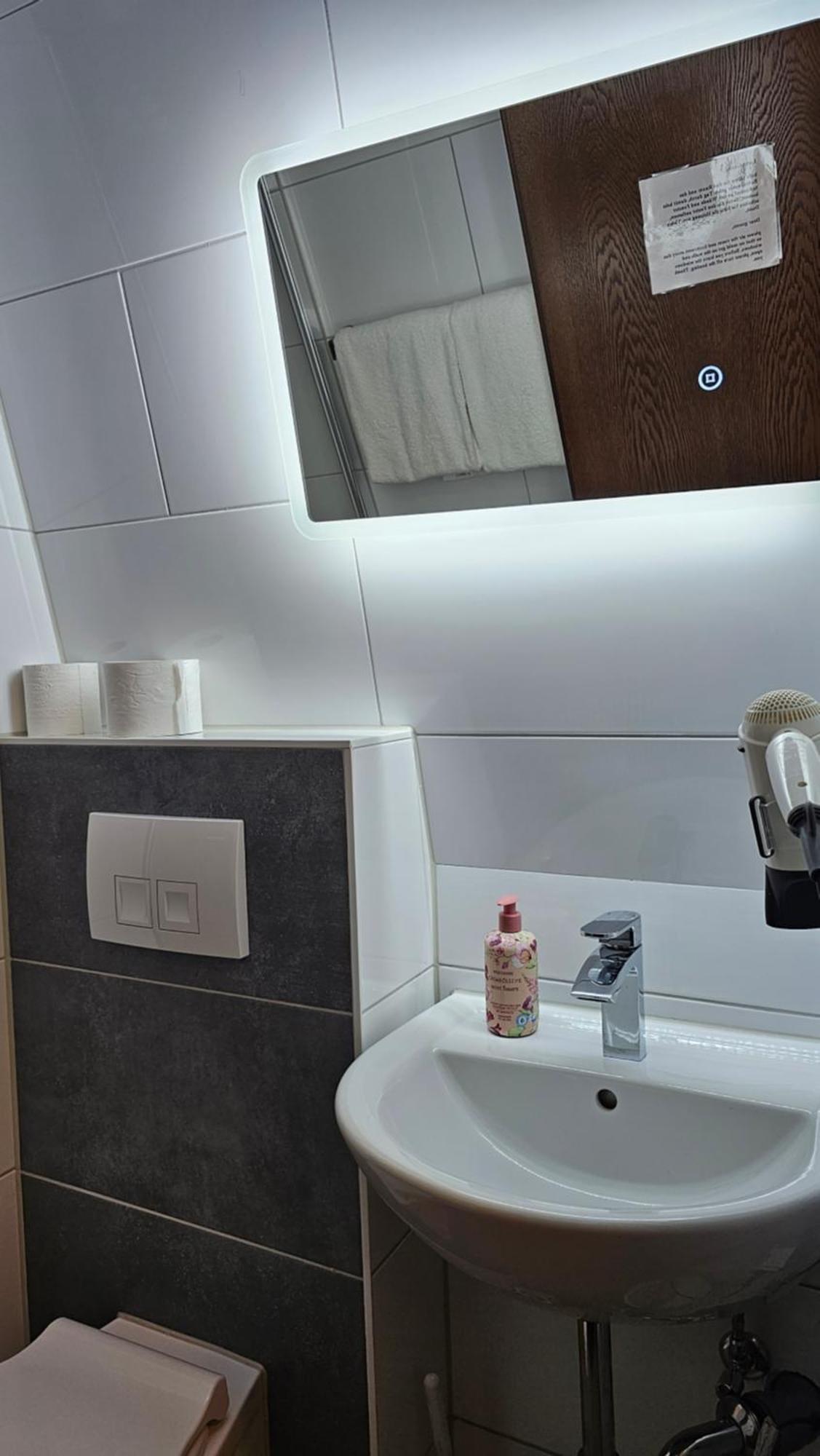 Hotel Koelner Hof مولهايم ان الرور دير المظهر الخارجي الصورة